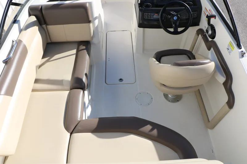 Slide: The Image of Bayliner 195 Deckboat 2017 - 23