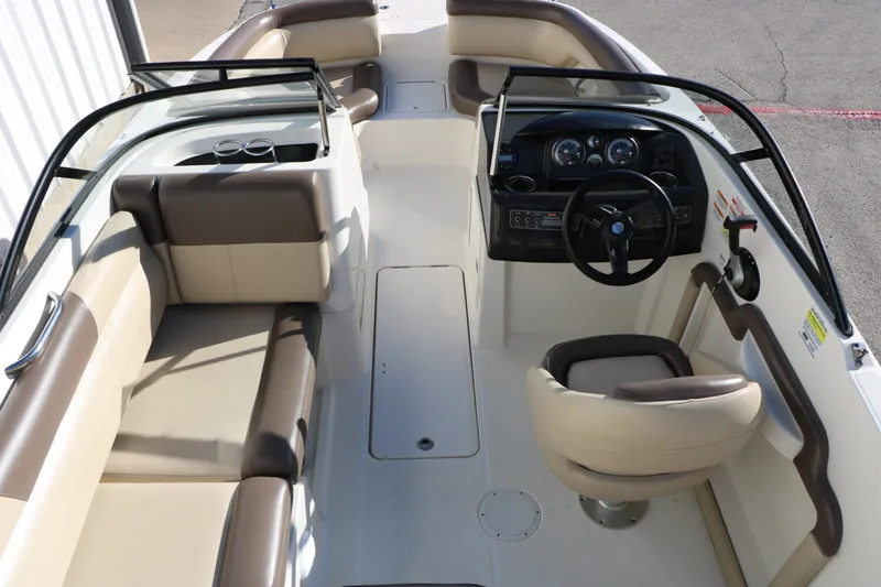 Slide: The Image of Bayliner 195 Deckboat 2017 - 24