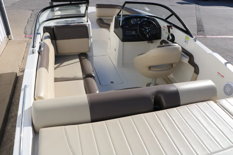Slide: The Image of Bayliner 195 Deckboat 2017 - 9