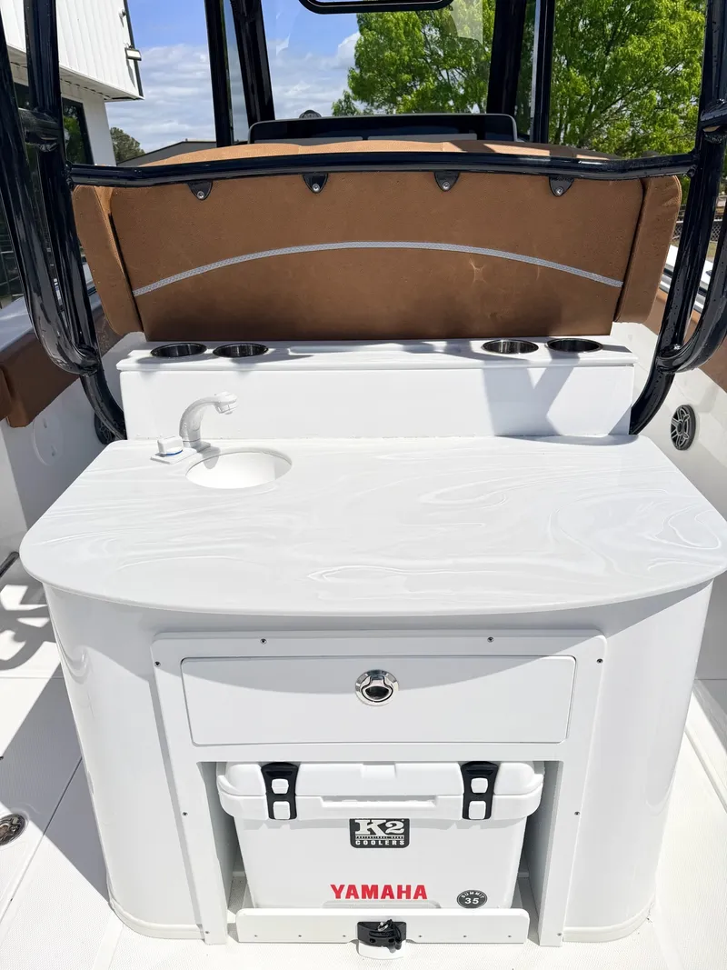 Slide: The Image of Sea Hunt Ultra 305 CB 2026 - 1