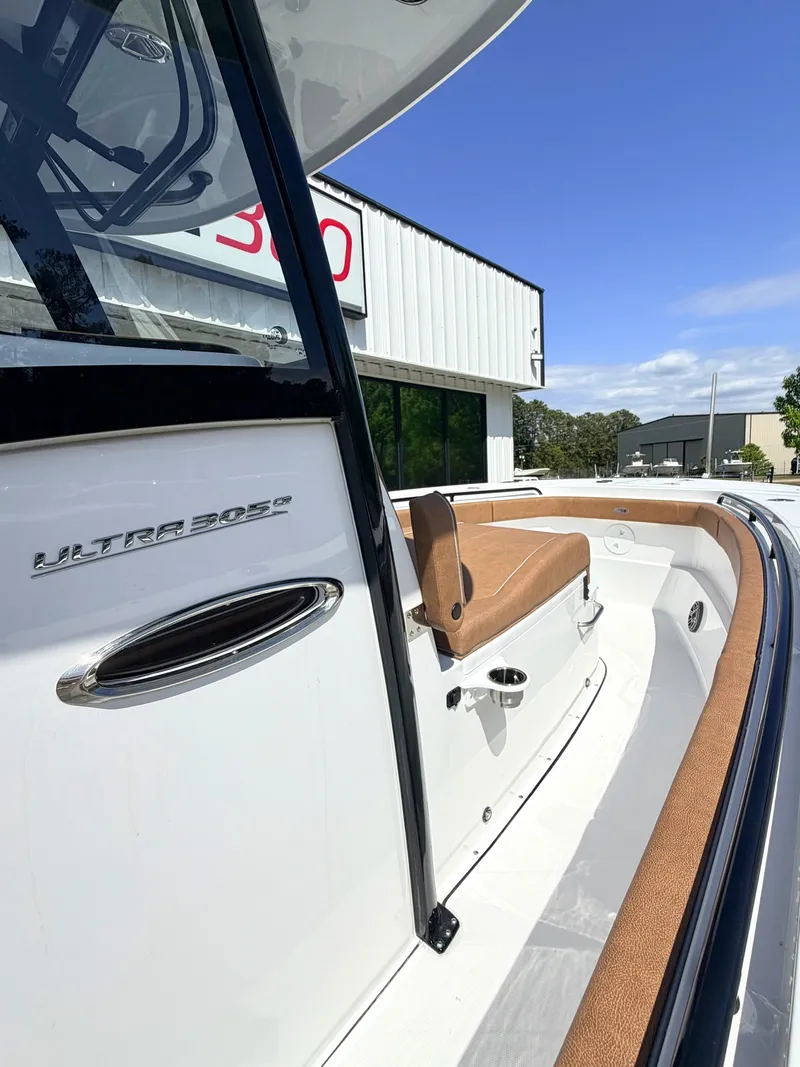 Slide: The Image of Sea Hunt Ultra 305 CB 2026 - 13