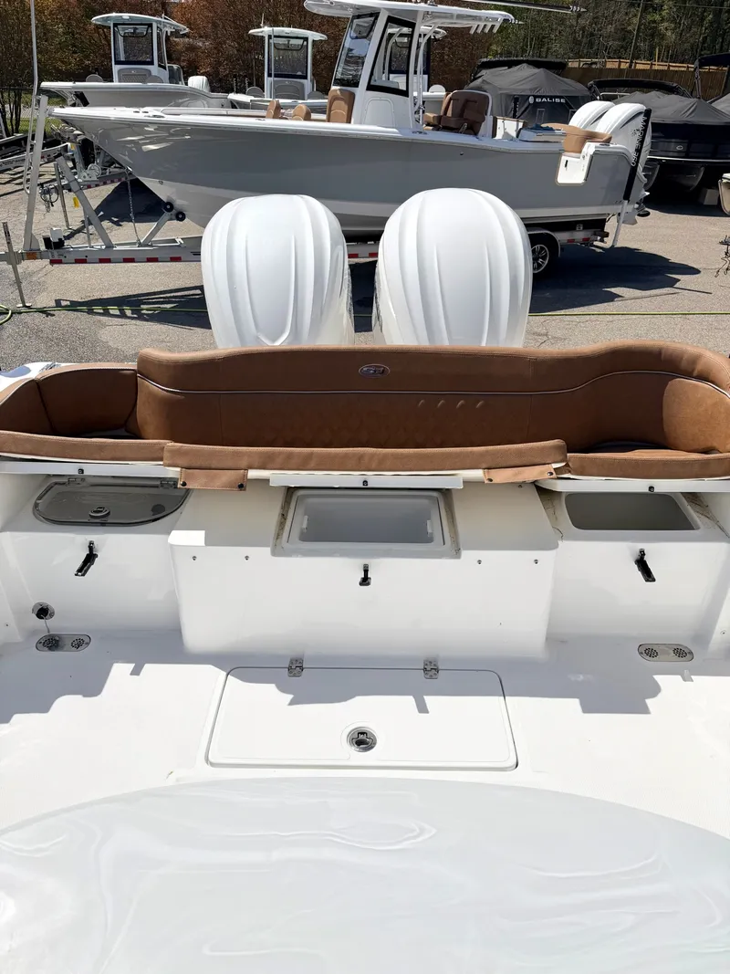 Slide: The Image of Sea Hunt Ultra 305 CB 2026 - 16