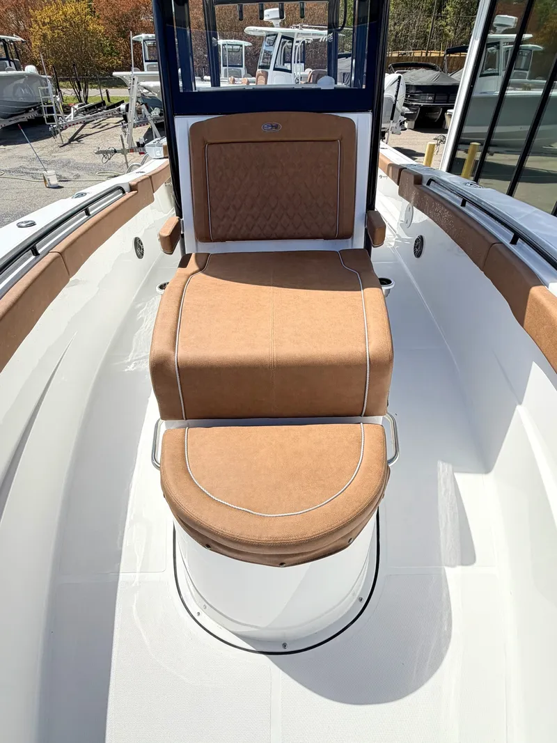 Slide: The Image of Sea Hunt Ultra 305 CB 2026 - 17