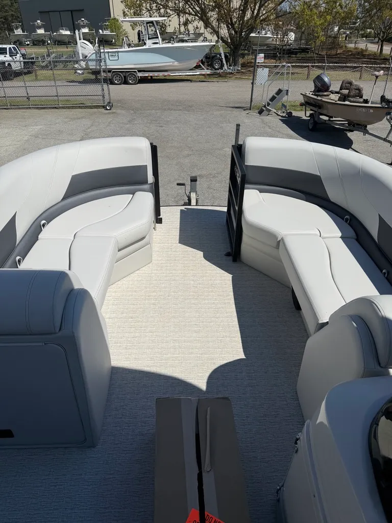 Slide: The Image of Coach Pontoons 243 RFC 2026 - 3