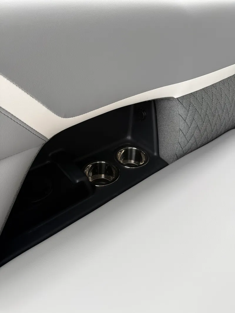 Slide: The Image of Crest Caribbean Platinum 250 SLRC CP3 2026 - 15