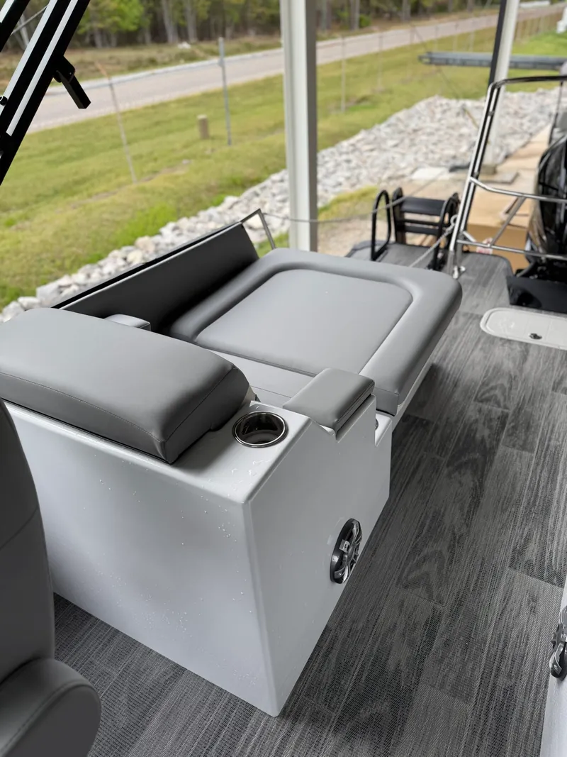 Slide: The Image of Crest Caribbean Platinum 250 SLRC CP3 2026 - 22