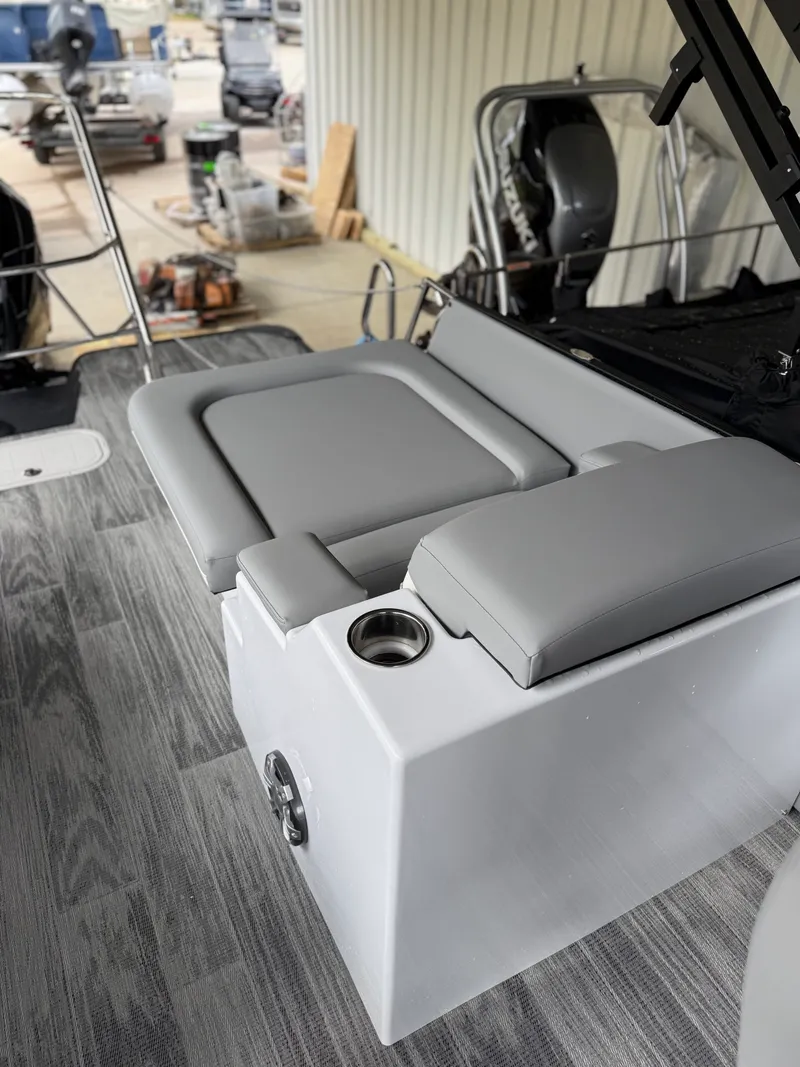 Slide: The Image of Crest Caribbean Platinum 250 SLRC CP3 2026 - 23