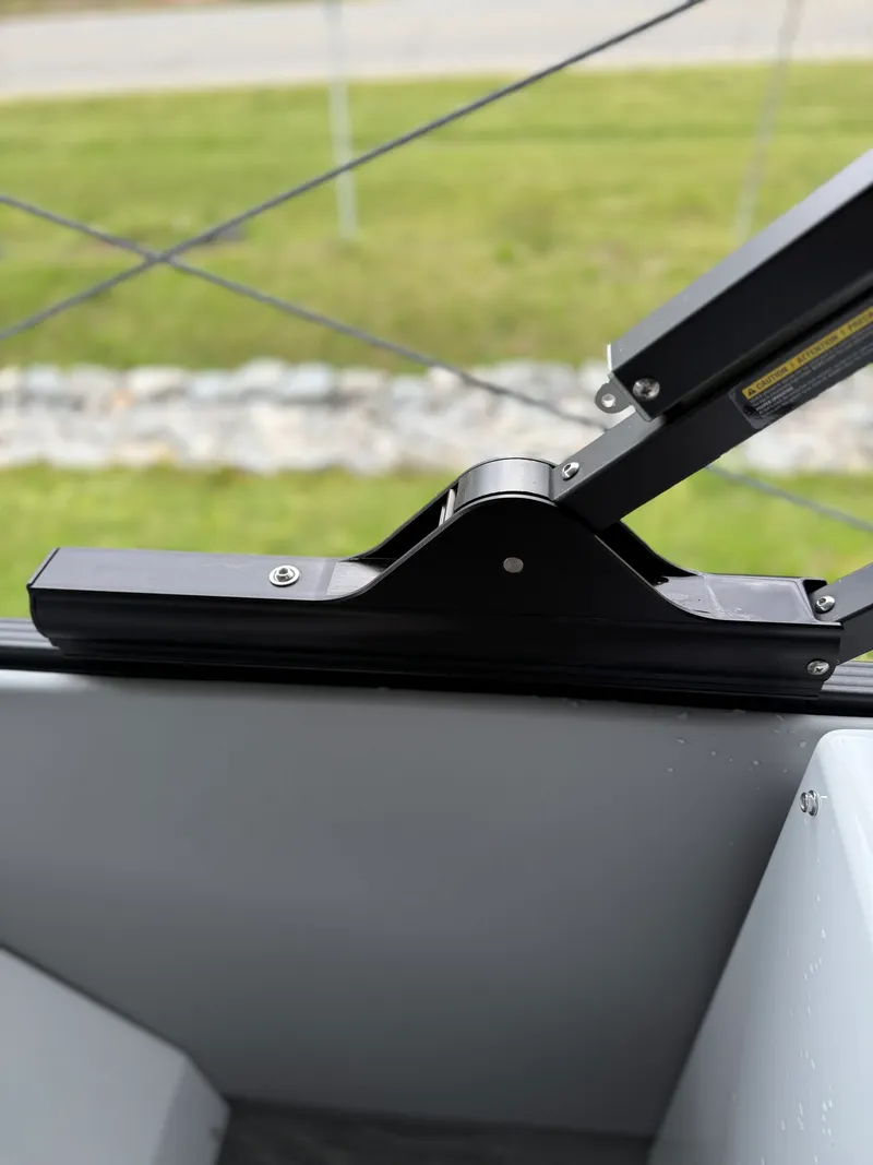 Slide: The Image of Crest Caribbean Platinum 250 SLRC CP3 2026 - 24