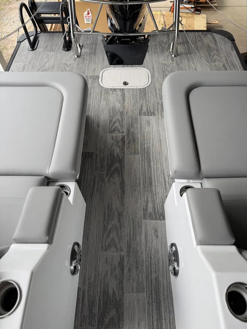 Slide: The Image of Crest Caribbean Platinum 250 SLRC CP3 2026 - 25