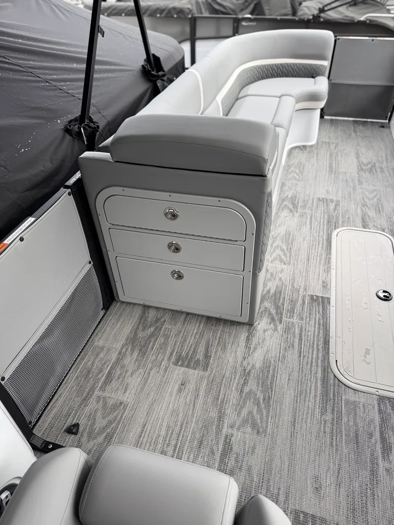 Slide: The Image of Crest Caribbean Platinum 250 SLRC CP3 2026 - 27