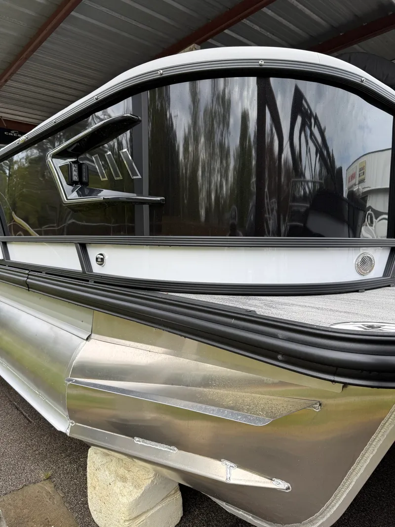 Slide: The Image of Crest Caribbean Platinum 250 SLRC CP3 2026 - 8