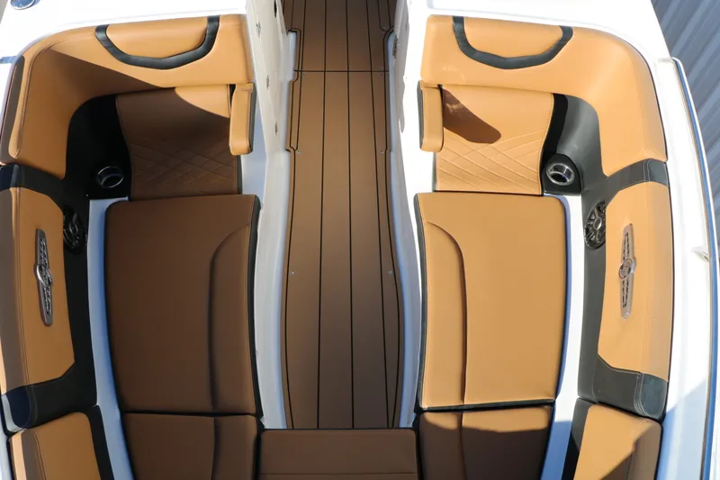 Slide: The Image of Chaparral 30 Surf 2026 - 21