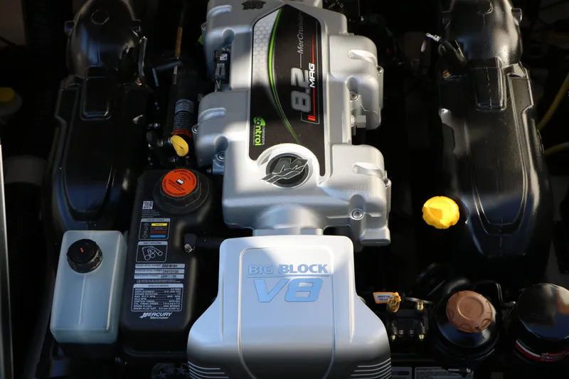 Slide: The Image of Chaparral 30 Surf 2026 - 40