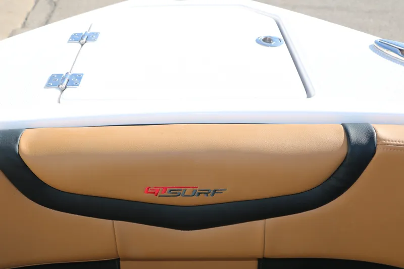 Slide: The Image of Chaparral 30 Surf 2026 - 45