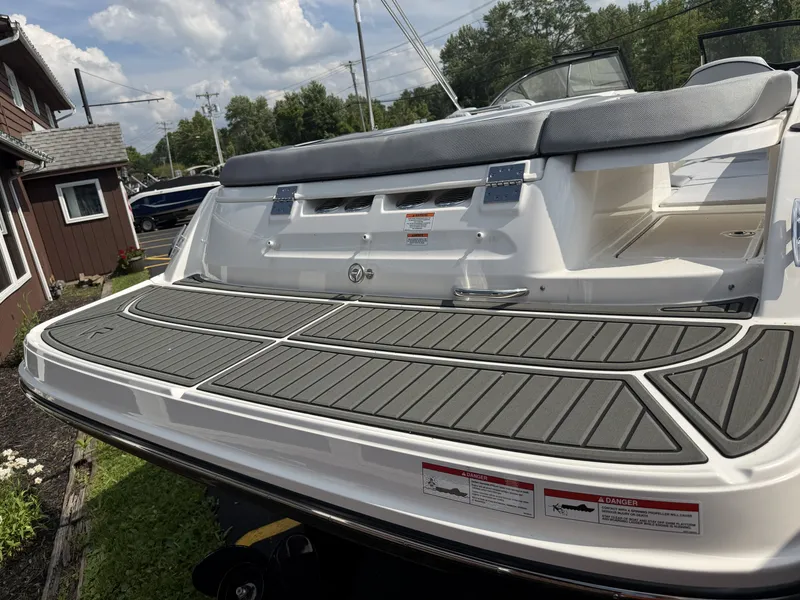 Slide: The Image of Bayliner VR6 2026 - 10