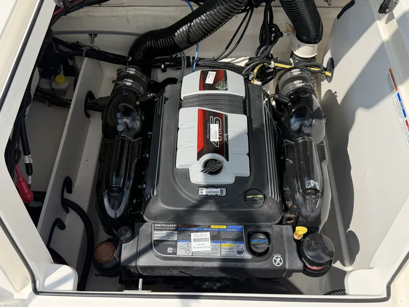 Slide: The Image of Bayliner VR6 2026 - 9