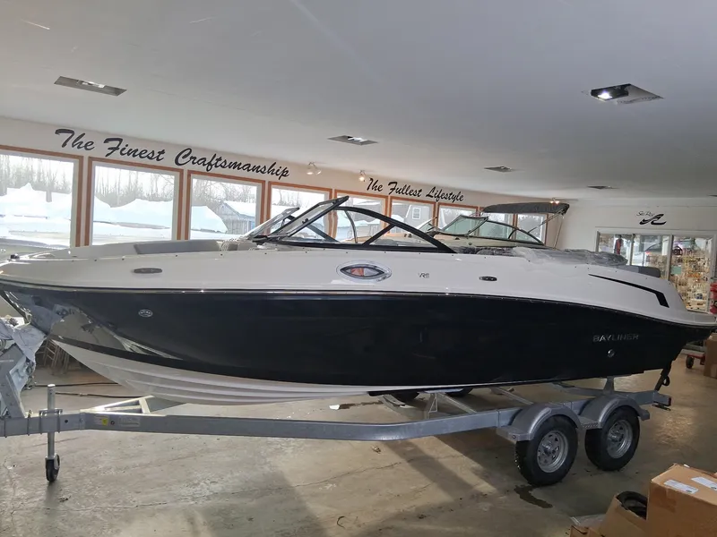 Slide: The Image of Bayliner VR6 2026 - 2