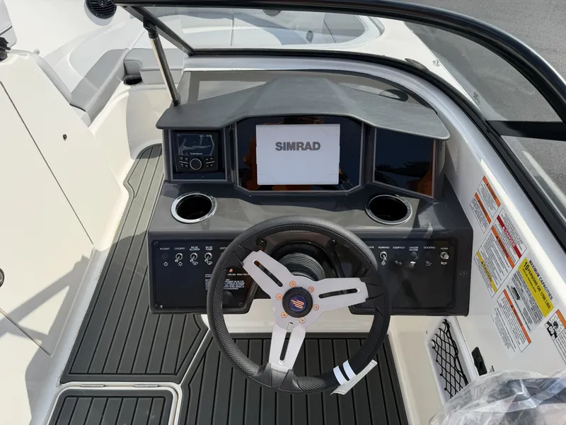 Slide: The Image of Bayliner VR6 2026 - 5