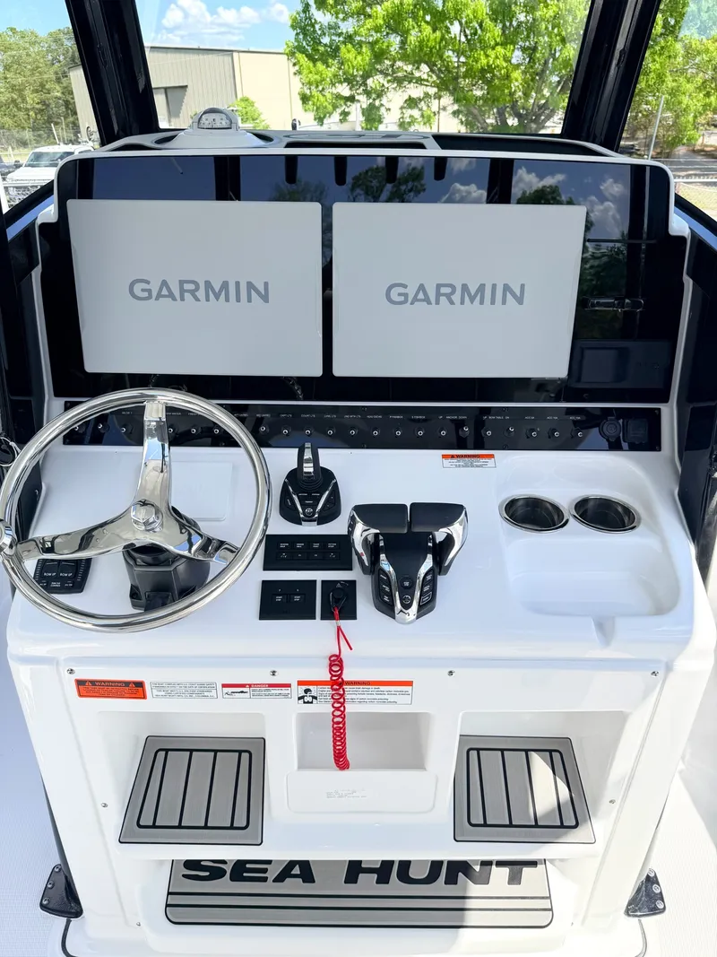 Slide: The Image of Sea Hunt Gamefish 30 FS 2026 - 18