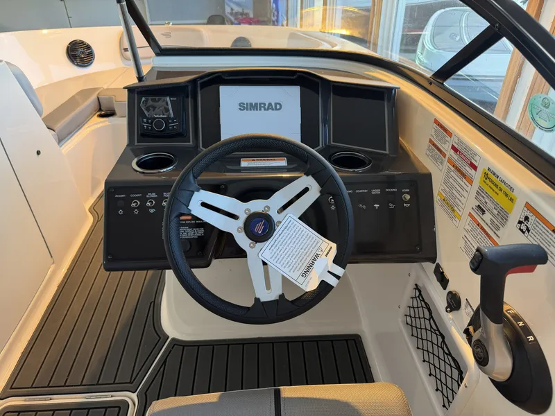 Slide: The Image of Bayliner VR6 2026 - 2