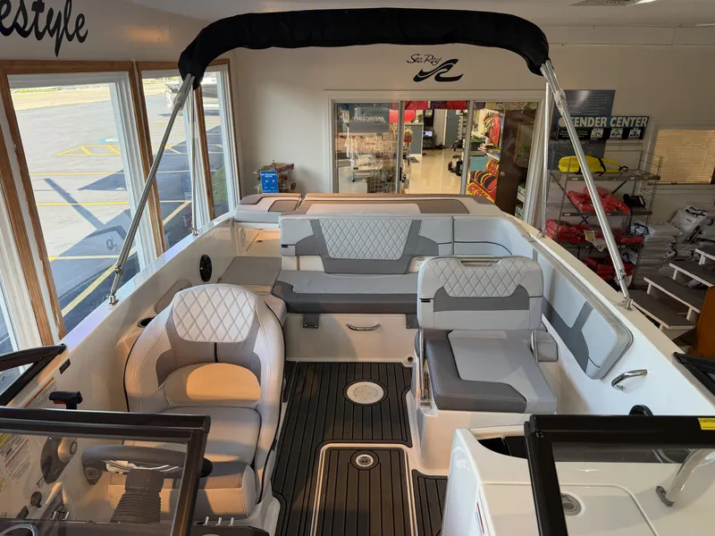 Slide: The Image of Bayliner VR6 2026 - 4