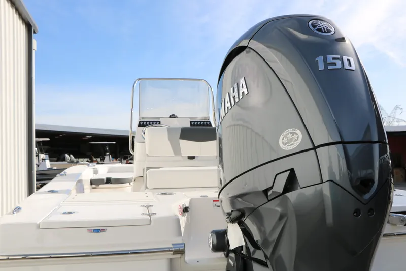 Slide: The Image of Robalo 206 Cayman 2026 - 10