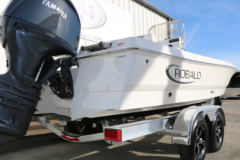 Slide: The Image of Robalo 206 Cayman 2026 - 11