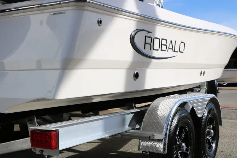Slide: The Image of Robalo 206 Cayman 2026 - 12