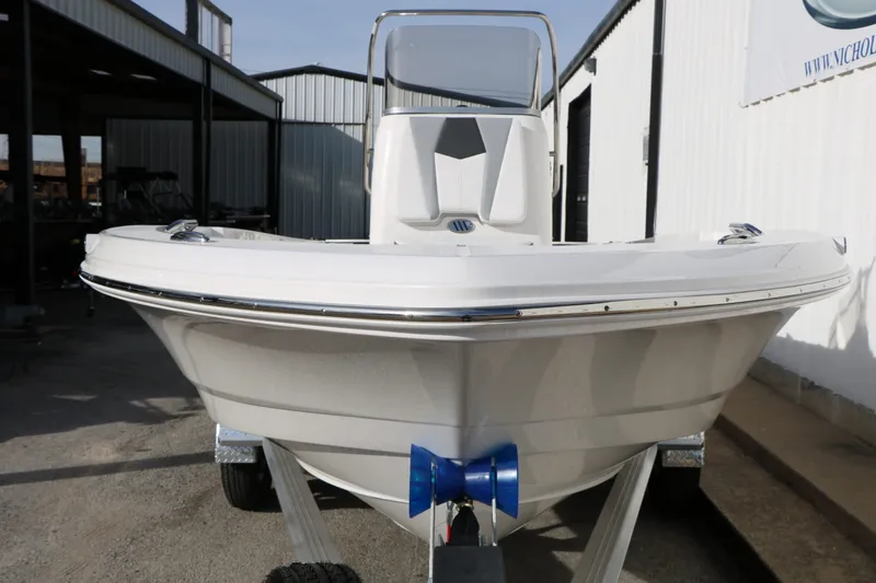 Slide: The Image of Robalo 206 Cayman 2026 - 16