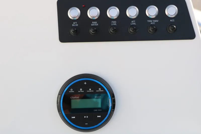 Slide: The Image of Robalo 206 Cayman 2026 - 37