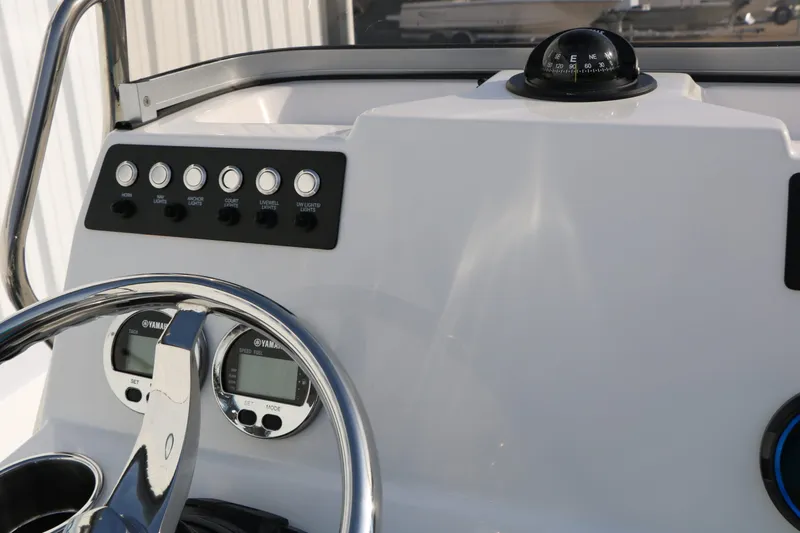 Slide: The Image of Robalo 206 Cayman 2026 - 38