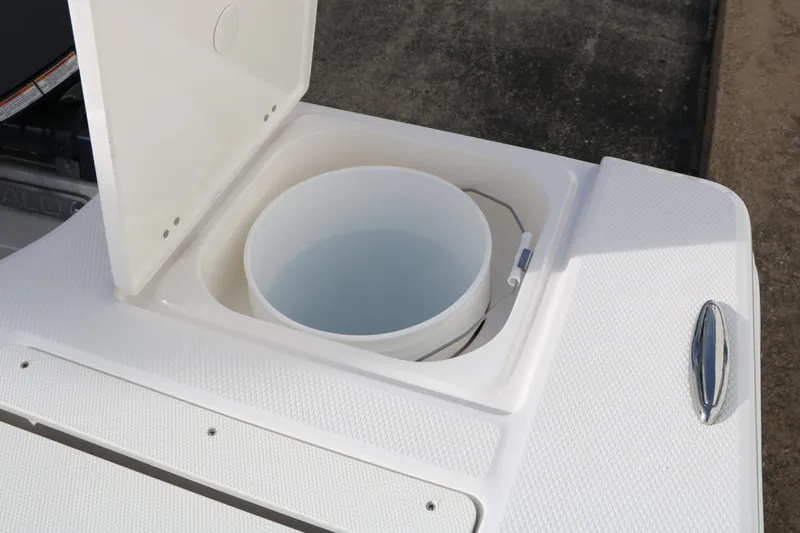 Slide: The Image of Robalo 206 Cayman 2026 - 39