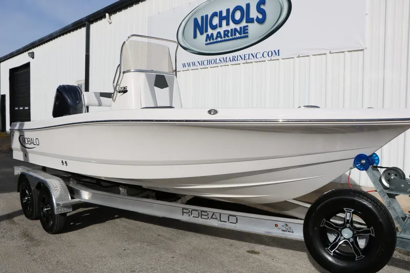 Slide: The Image of Robalo 206 Cayman 2026 - 4