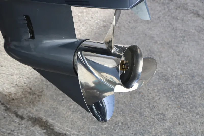 Slide: The Image of Robalo 206 Cayman 2026 - 40