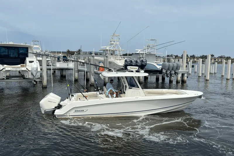 Slide: The Image of Boston Whaler 280 OUTRAGE 2019 - 10