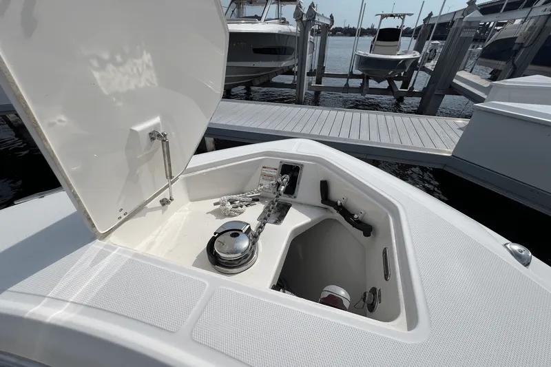 Slide: The Image of Boston Whaler 280 OUTRAGE 2019 - 26