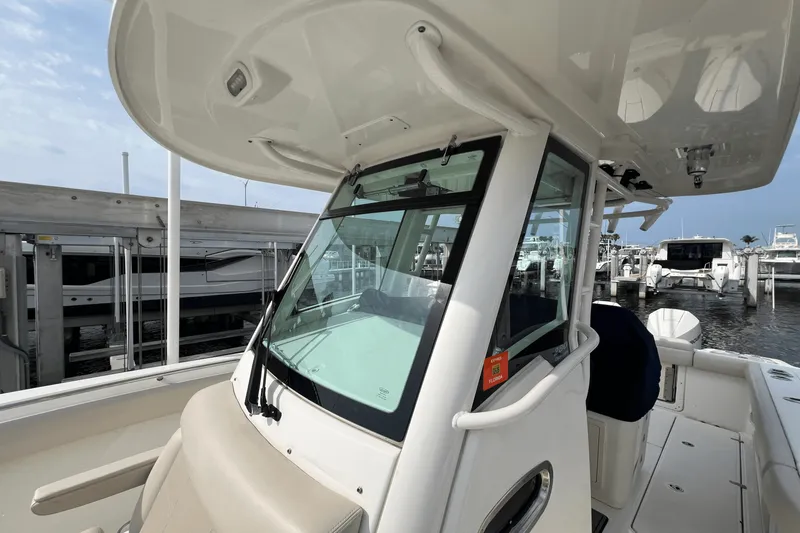 Slide: The Image of Boston Whaler 280 OUTRAGE 2019 - 30