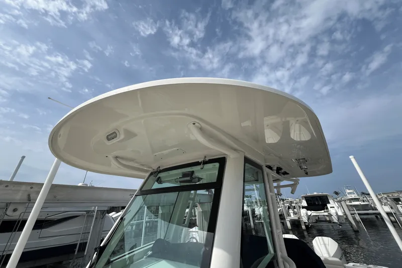 Slide: The Image of Boston Whaler 280 OUTRAGE 2019 - 31