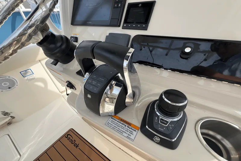 Slide: The Image of Boston Whaler 280 OUTRAGE 2019 - 36