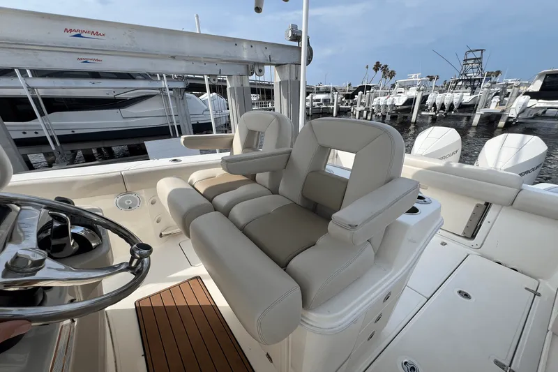 Slide: The Image of Boston Whaler 280 OUTRAGE 2019 - 42