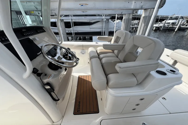 Slide: The Image of Boston Whaler 280 OUTRAGE 2019 - 43
