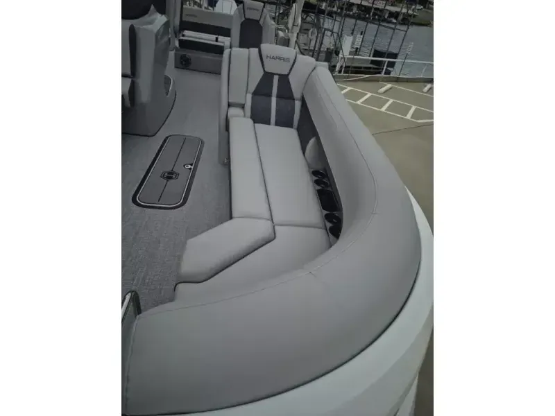 Slide: The Image of Harris GRAND MARINER 250 2026 - 10
