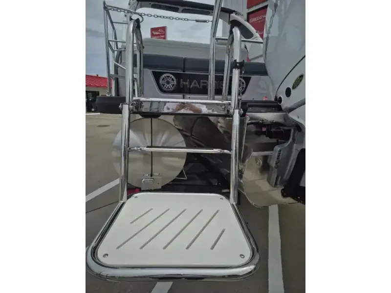 Slide: The Image of Harris GRAND MARINER 250 2026 - 9