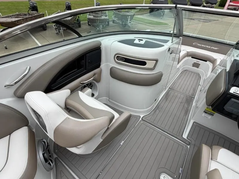 Slide: The Image of Crownline Boats E235 SURF 2022 - 21