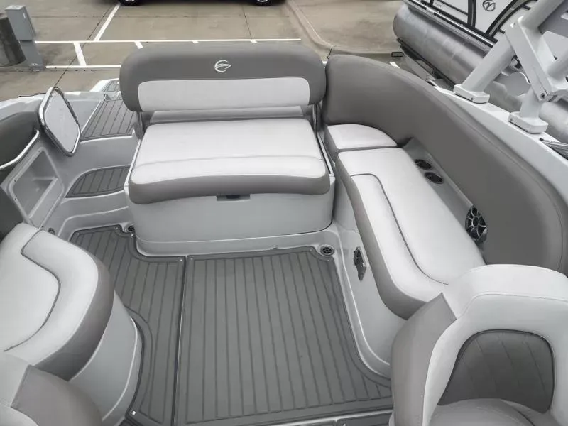 Slide: The Image of Crownline Boats E235 SURF 2022 - 14