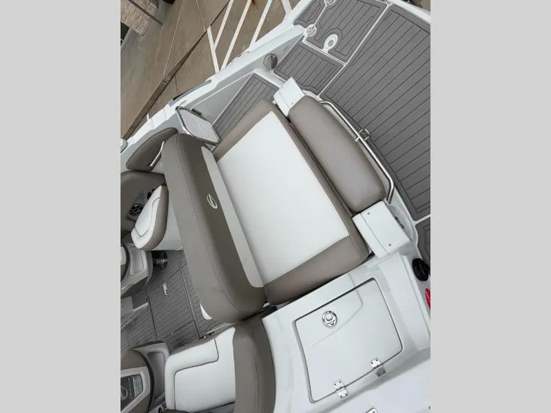 Slide: The Image of Crownline Boats E235 SURF 2022 - 24