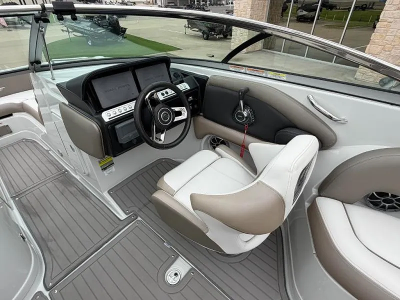 Slide: The Image of Crownline Boats E235 SURF 2022 - 20