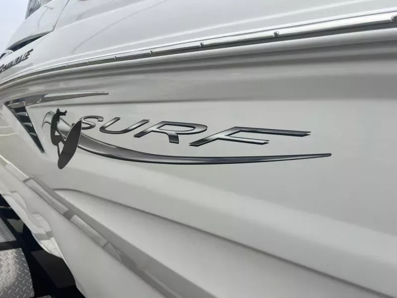 Slide: The Image of Crownline Boats E235 SURF 2022 - 8