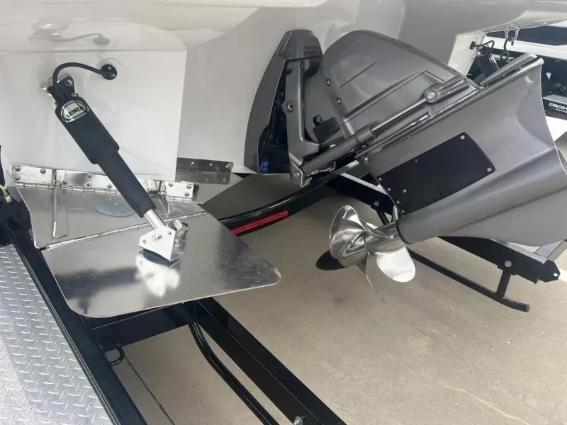 Slide: The Image of Crownline Boats E235 SURF 2022 - 11