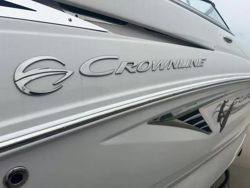Slide: The Image of Crownline Boats E235 SURF 2022 - 9